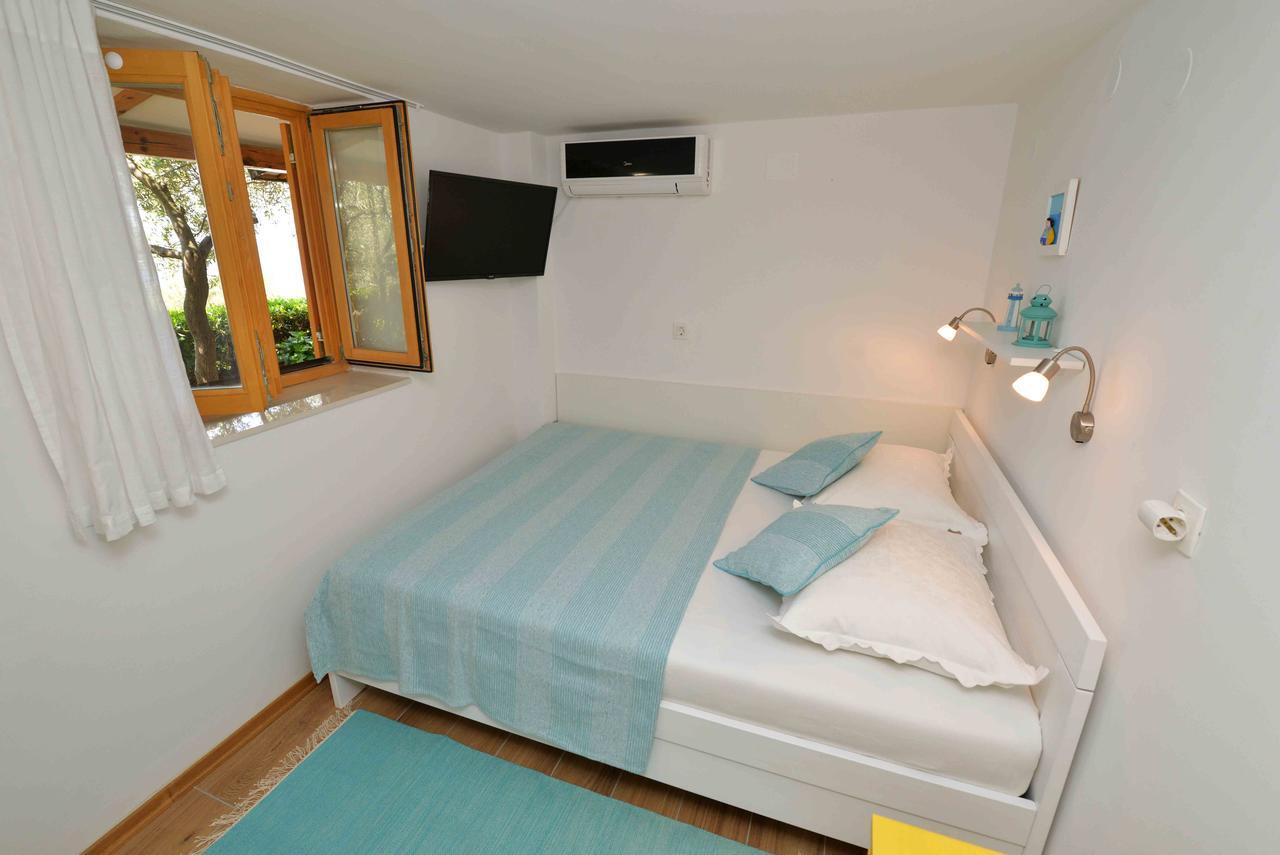 Sea Side Apartment Murter Exterior photo