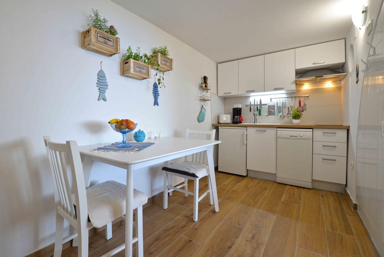 Sea Side Apartment Murter Exterior photo